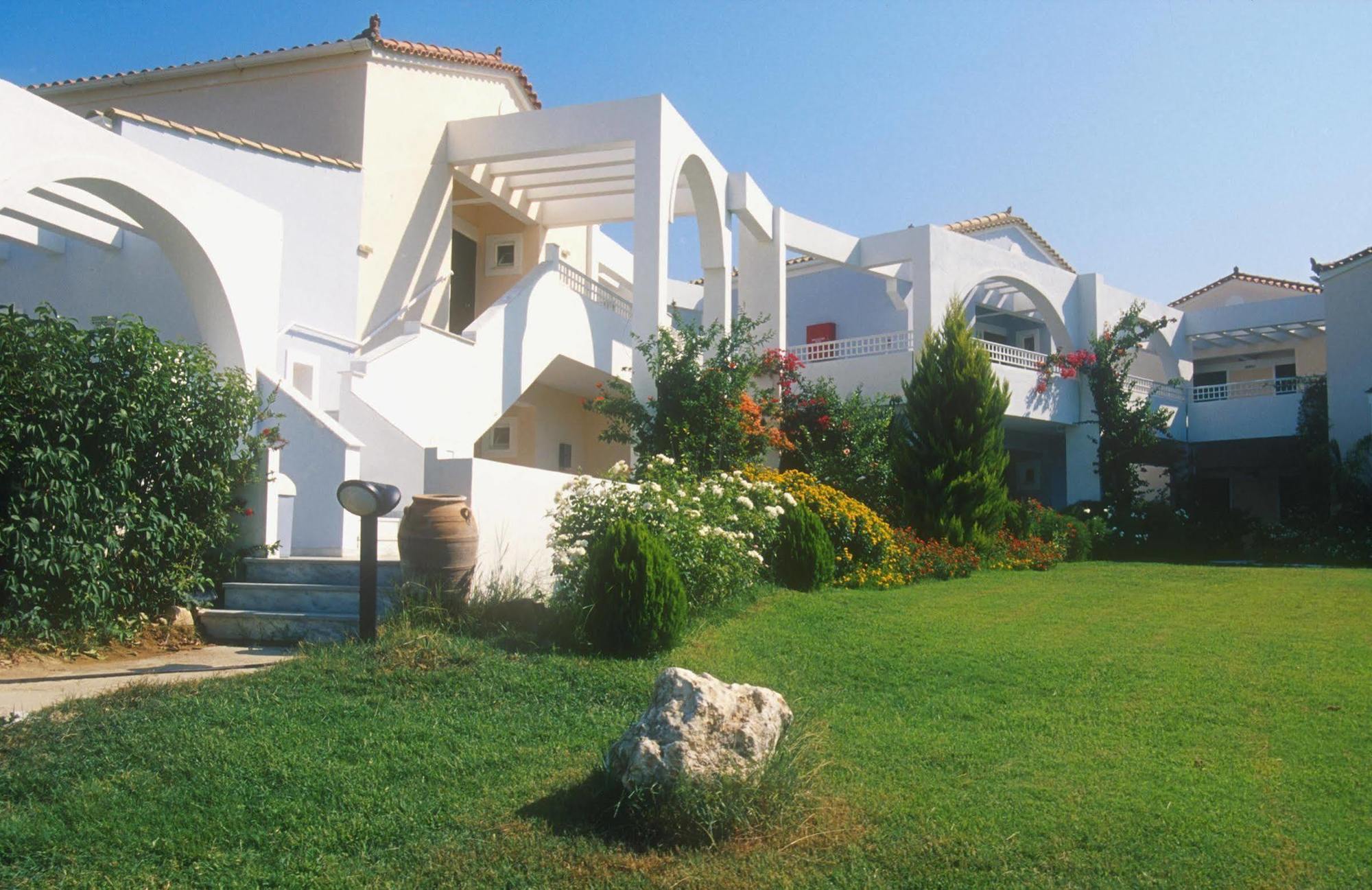 Ilaria Hotel Kalamaki  Bagian luar foto